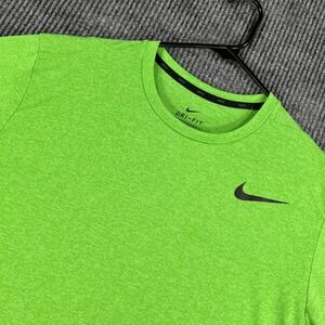 Nike Dri Fit Shirt Mens Medium Green Short Sleeve Running Standard Fit Active